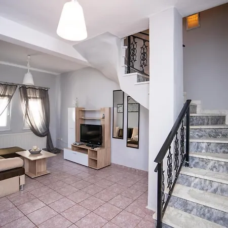 Magdalene's Premium Apartment Ofrinion